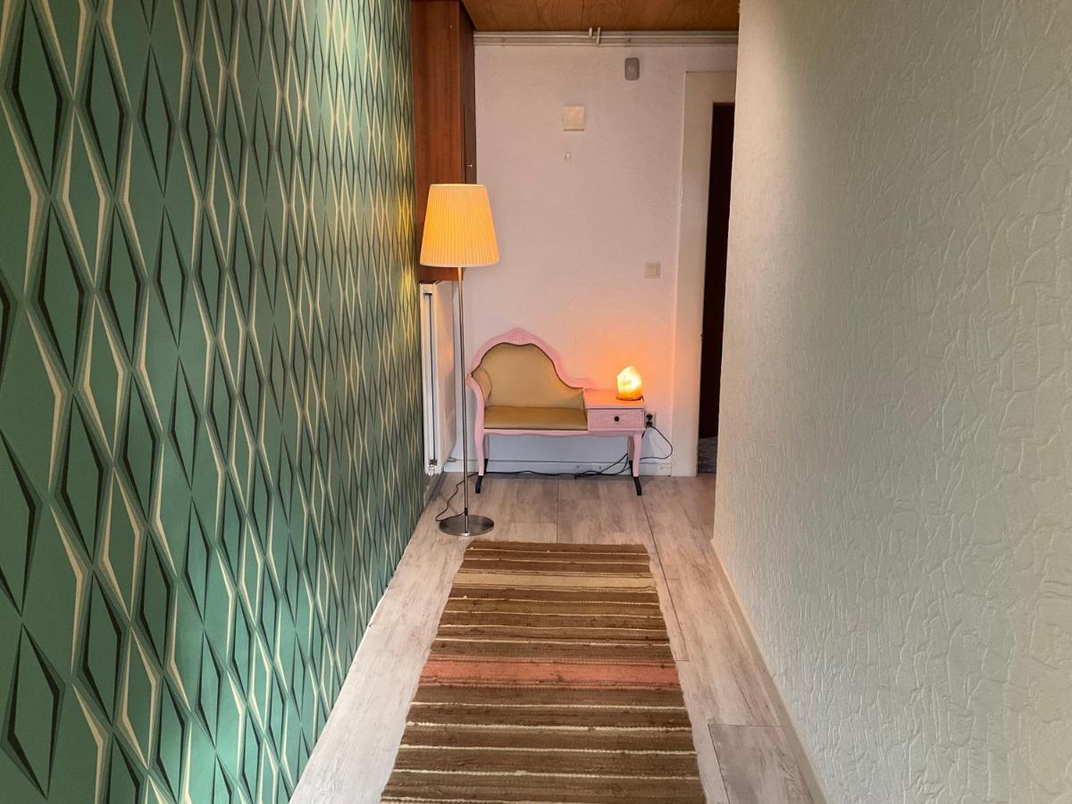 Privartzimmer 'Ausfahrt Freihalten' Husum  Exteriör bild