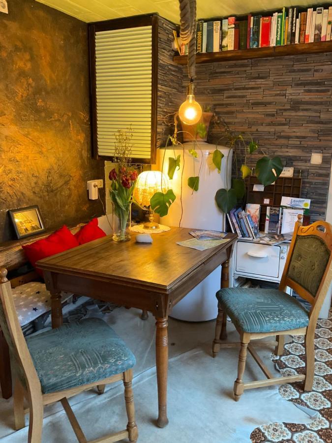 Privartzimmer 'Ausfahrt Freihalten' Husum  Exteriör bild
