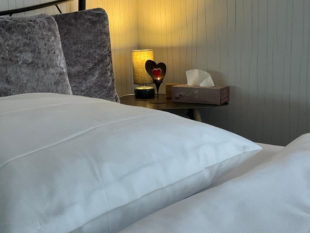 Privartzimmer 'Ausfahrt Freihalten' Husum  Exteriör bild