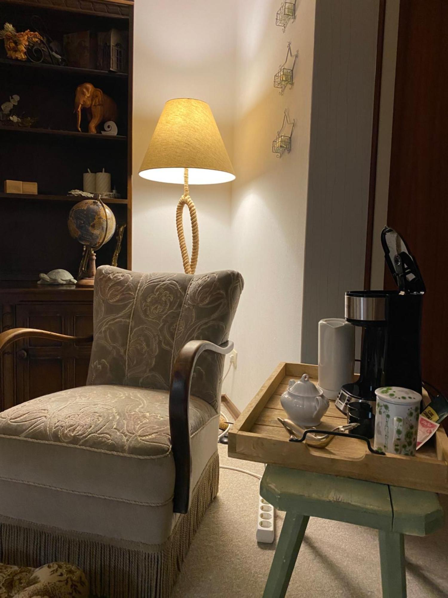 Privartzimmer 'Ausfahrt Freihalten' Husum  Exteriör bild