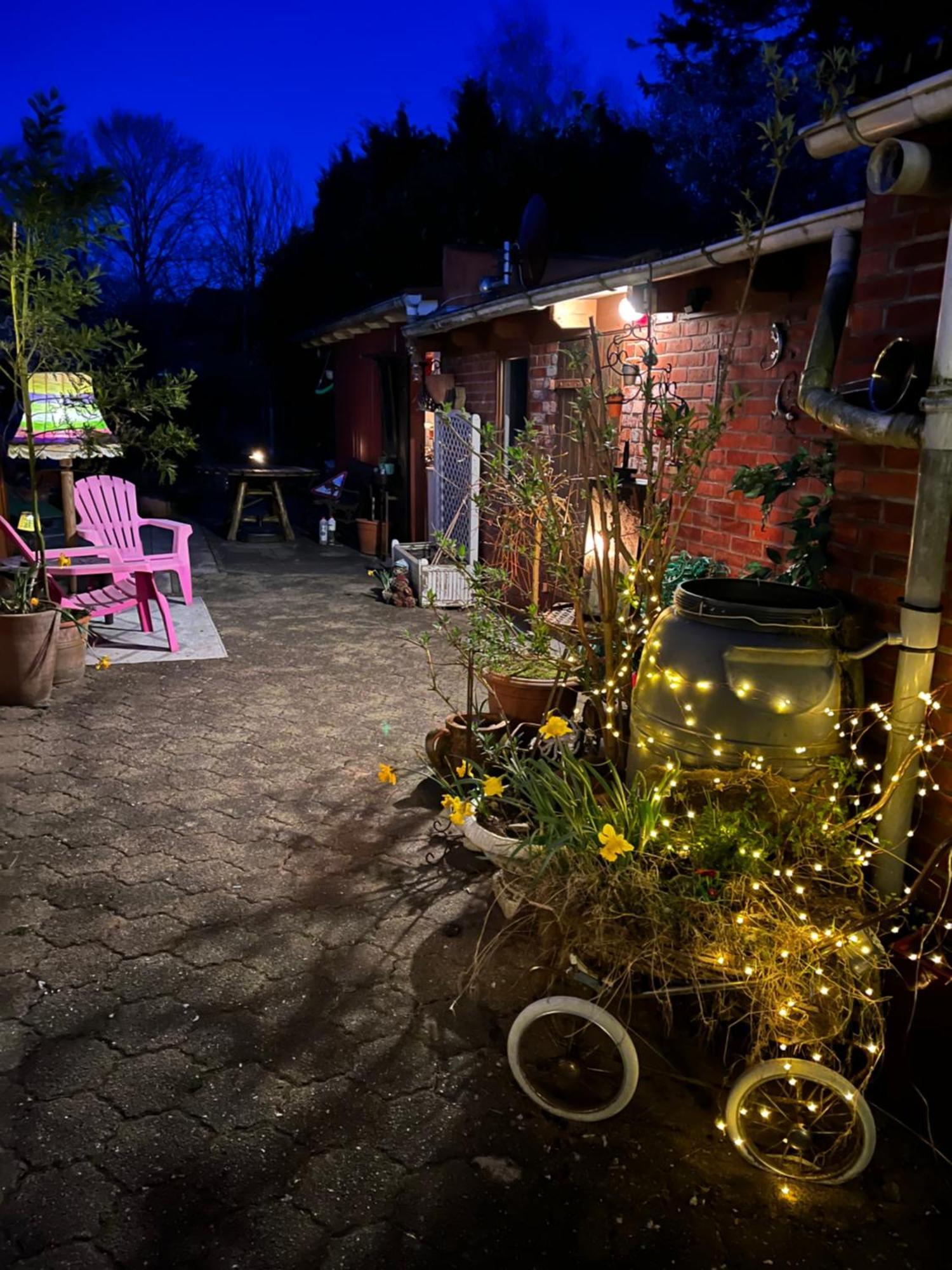 Privartzimmer 'Ausfahrt Freihalten' Husum  Exteriör bild