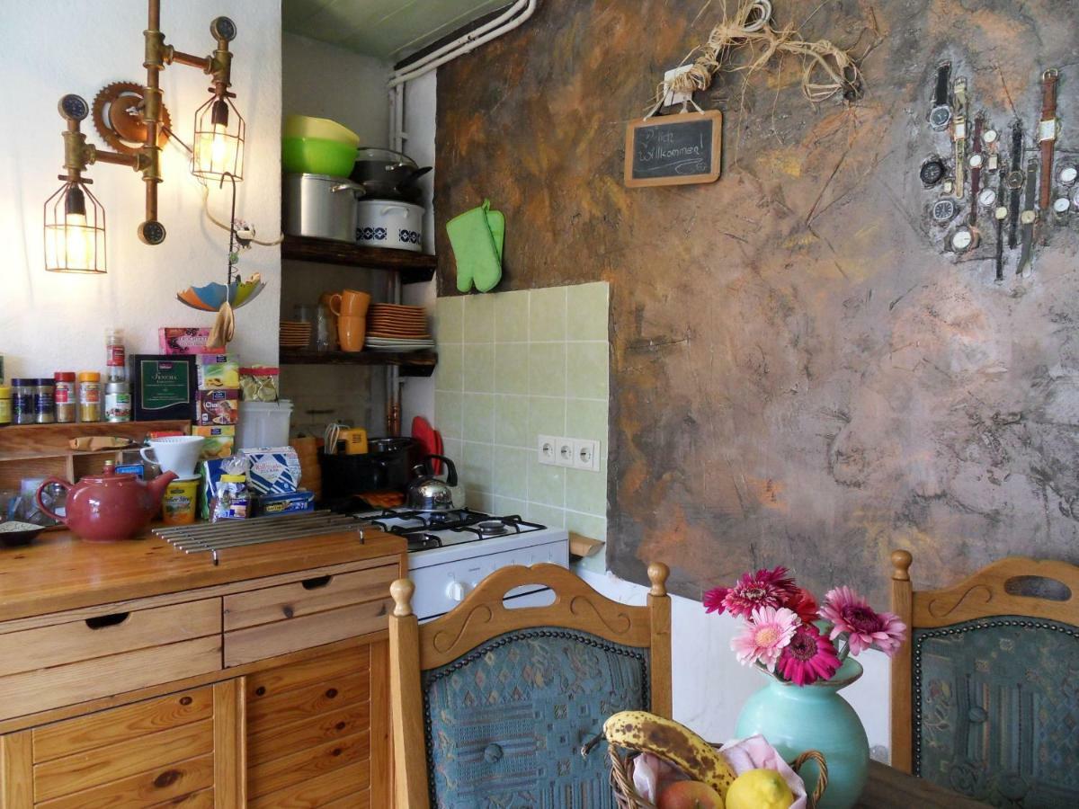 Privartzimmer 'Ausfahrt Freihalten' Husum  Exteriör bild